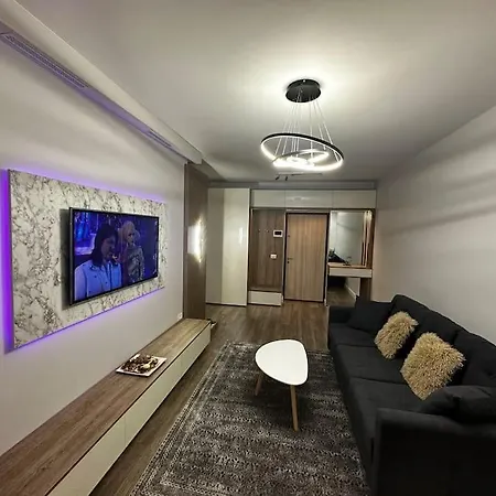 Apartment Studio, Tomis Park