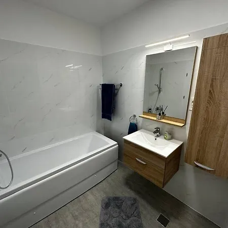Apartment Studio, Tomis Park