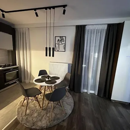 Studio, Tomis Park *